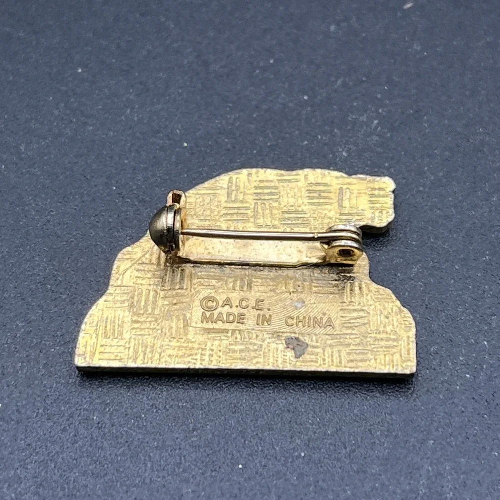 Mt McKinley Alaska Mountain‎ Bear Lapel Hat Pin